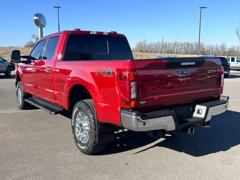 Ford Super Duty F-250 SRW Vehicle Full-screen Gallery Image 06