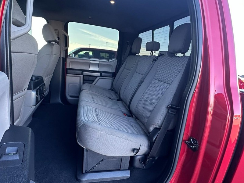 Ford Super Duty F-250 SRW Vehicle Full-screen Gallery Image 11