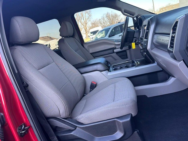 Ford Super Duty F-250 SRW Vehicle Full-screen Gallery Image 14