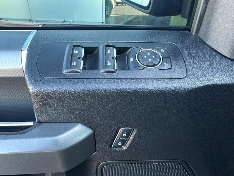 Ford F-150 Vehicle Full-screen Gallery Image 11