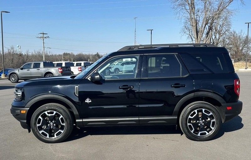 Ford Bronco Sport Vehicle Full-screen Gallery Image 05