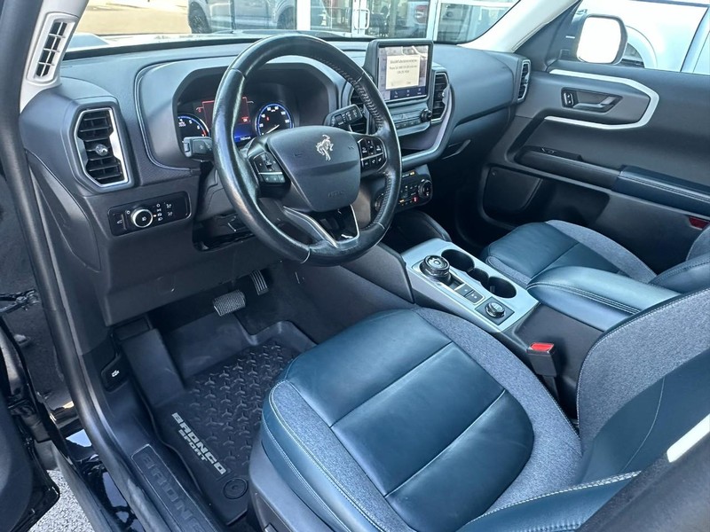 Ford Bronco Sport Vehicle Full-screen Gallery Image 09