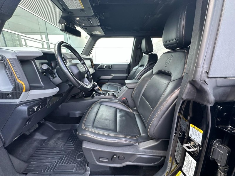 Ford Bronco Vehicle Full-screen Gallery Image 07