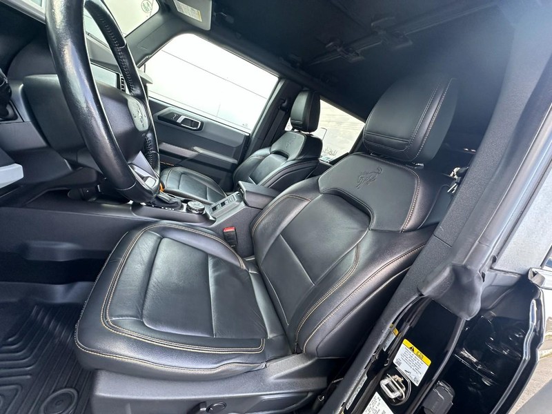 Ford Bronco Vehicle Full-screen Gallery Image 08