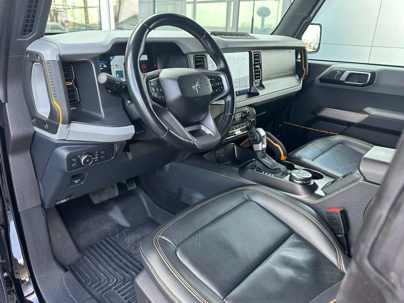 Ford Bronco Vehicle Full-screen Gallery Image 09