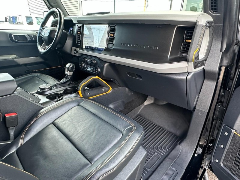 Ford Bronco Vehicle Full-screen Gallery Image 14