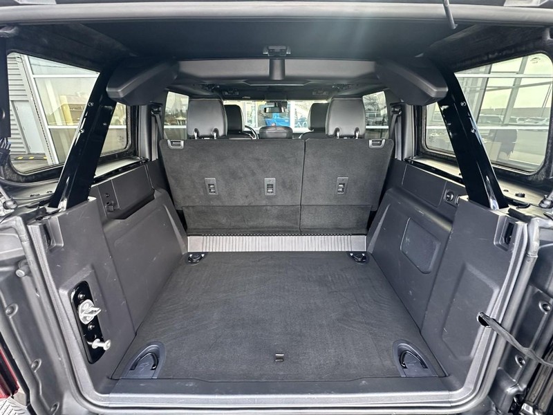 Ford Bronco Vehicle Full-screen Gallery Image 16