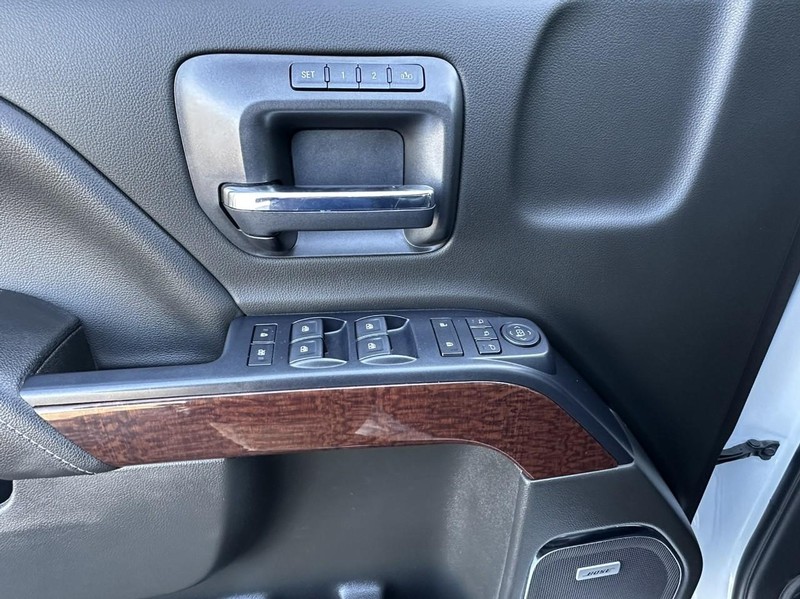 GMC Sierra 1500 Vehicle Full-screen Gallery Image 11