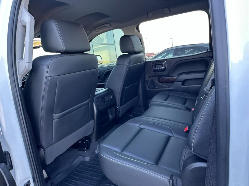 GMC Sierra 1500 Vehicle Full-screen Gallery Image 15