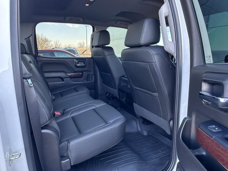 GMC Sierra 1500 Vehicle Full-screen Gallery Image 16