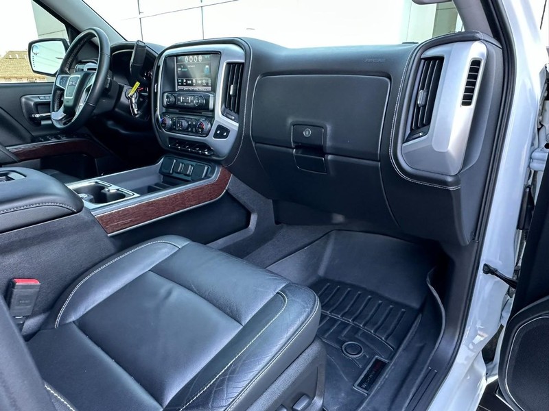 GMC Sierra 1500 Vehicle Full-screen Gallery Image 17