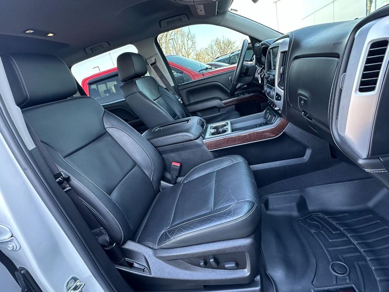 GMC Sierra 1500 Vehicle Full-screen Gallery Image 18