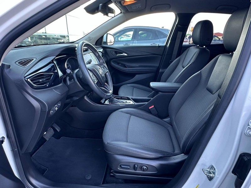 Buick Encore GX Vehicle Full-screen Gallery Image 07