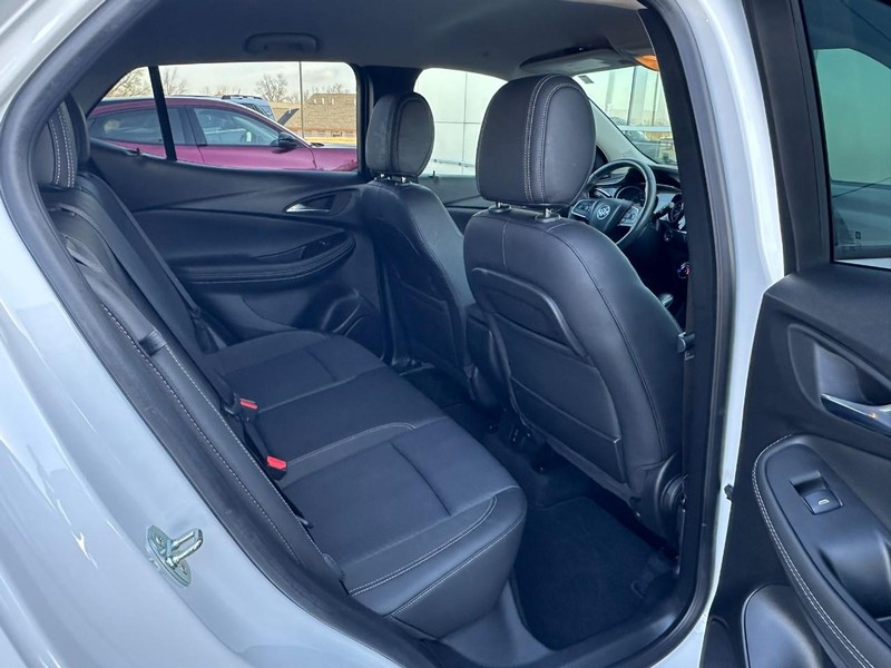 Buick Encore GX Vehicle Full-screen Gallery Image 14