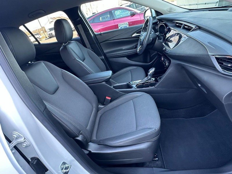 Buick Encore GX Vehicle Full-screen Gallery Image 16
