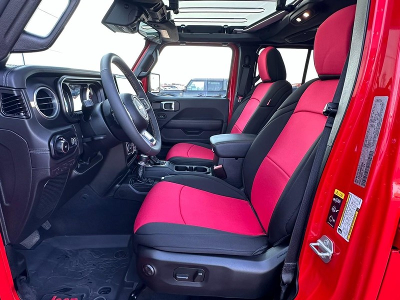 Jeep Wrangler Vehicle Full-screen Gallery Image 08