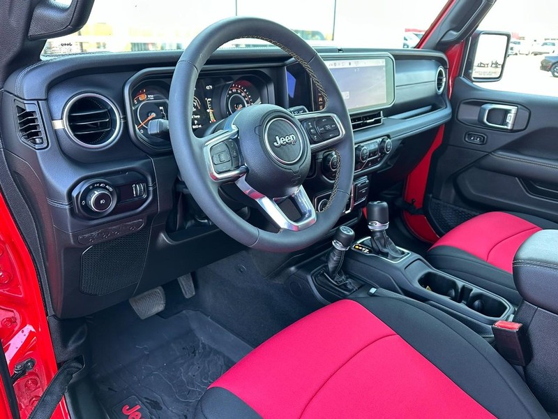 Jeep Wrangler Vehicle Full-screen Gallery Image 10