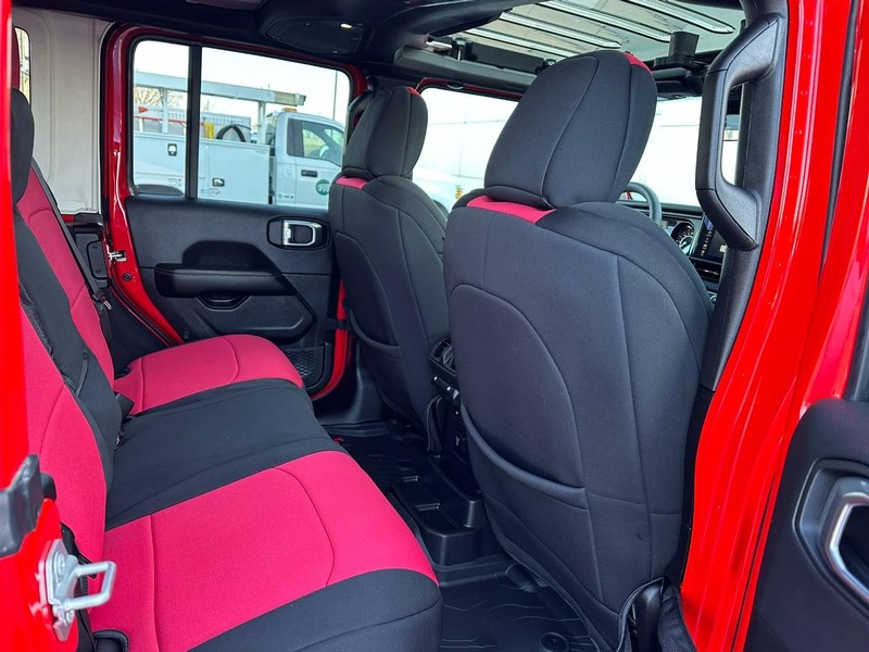 Jeep Wrangler Vehicle Full-screen Gallery Image 14