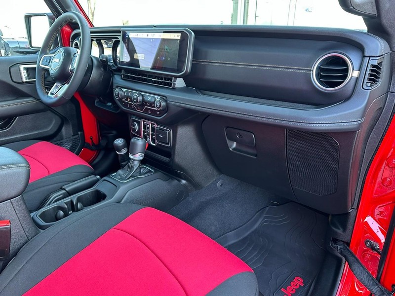 Jeep Wrangler Vehicle Full-screen Gallery Image 15