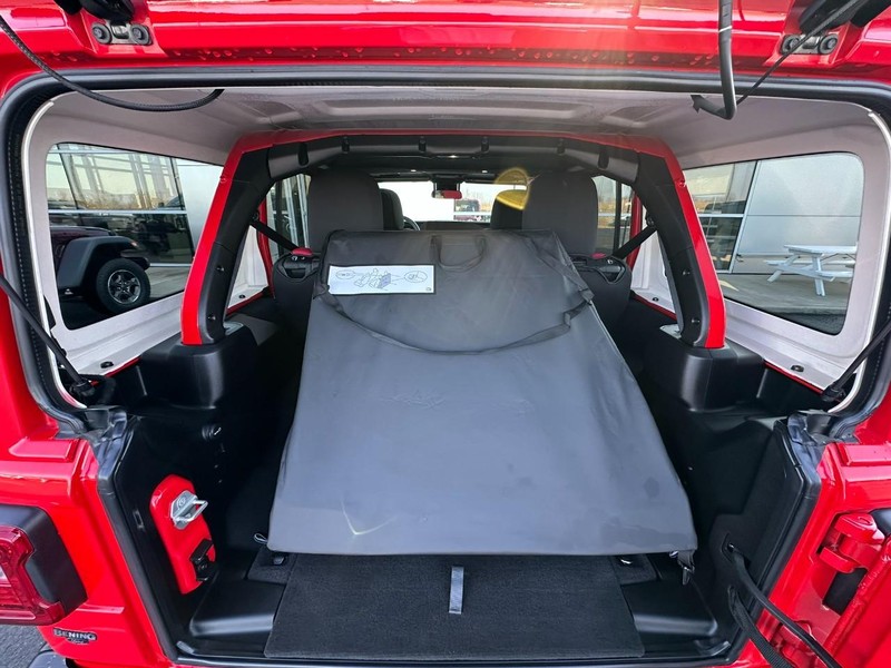 Jeep Wrangler Vehicle Full-screen Gallery Image 17