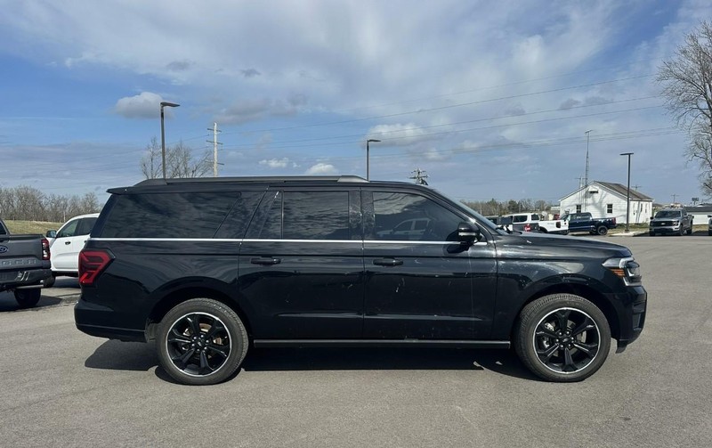 Ford Expedition Max Vehicle Full-screen Gallery Image 02