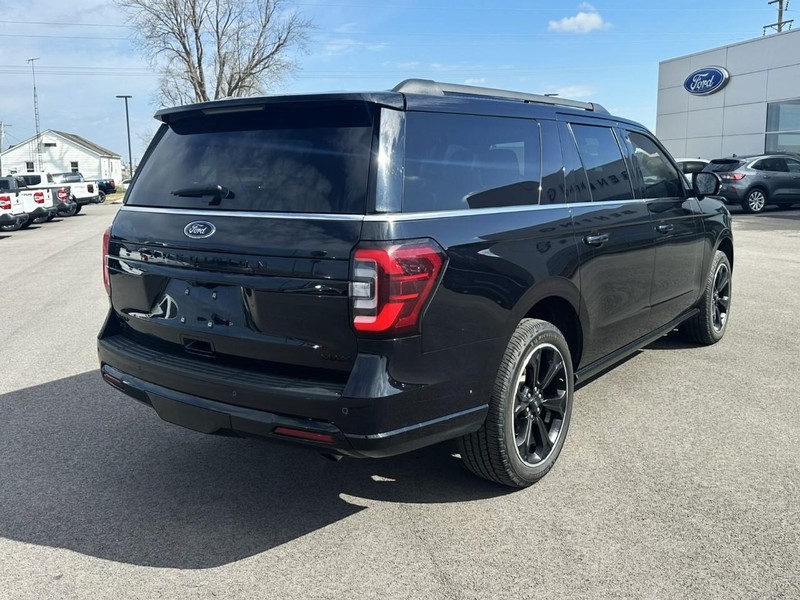 Ford Expedition Max Vehicle Full-screen Gallery Image 03