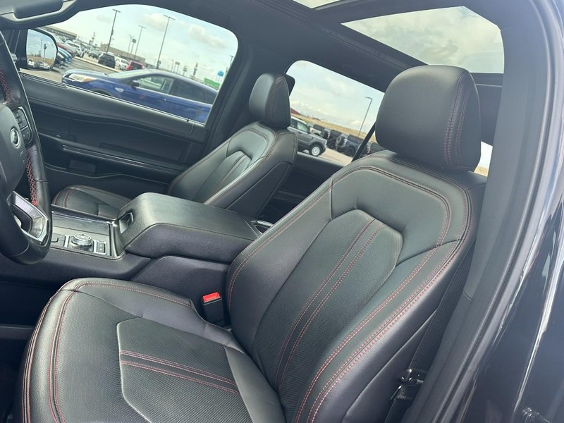 Ford Expedition Max Vehicle Full-screen Gallery Image 08