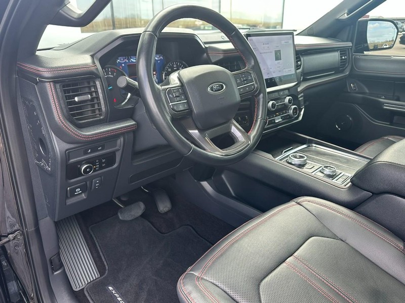 Ford Expedition Max Vehicle Full-screen Gallery Image 09