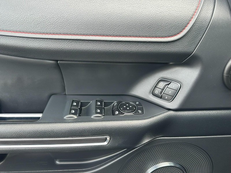 Ford Expedition Max Vehicle Full-screen Gallery Image 11