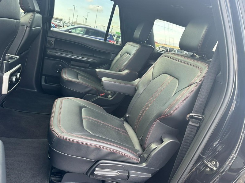 Ford Expedition Max Vehicle Full-screen Gallery Image 12