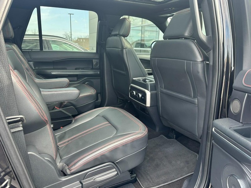 Ford Expedition Max Vehicle Full-screen Gallery Image 13