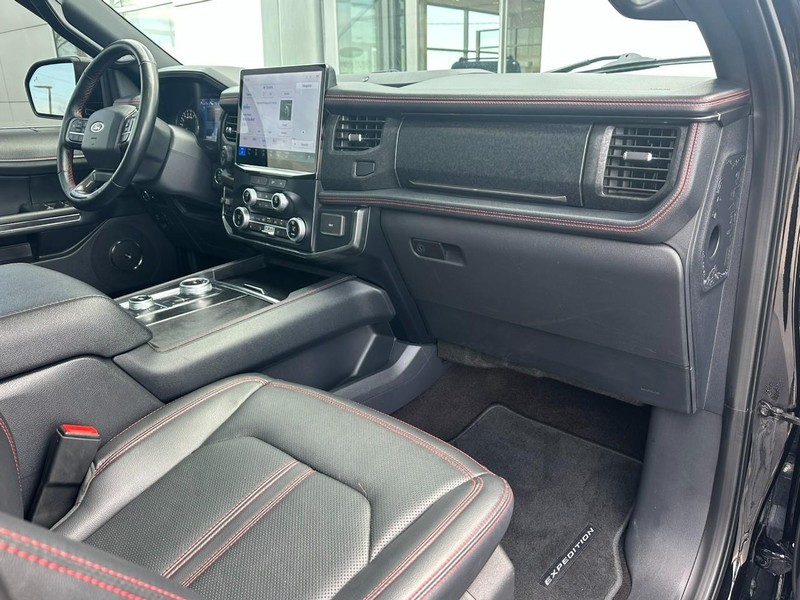 Ford Expedition Max Vehicle Full-screen Gallery Image 14