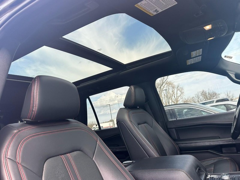 Ford Expedition Max Vehicle Full-screen Gallery Image 16