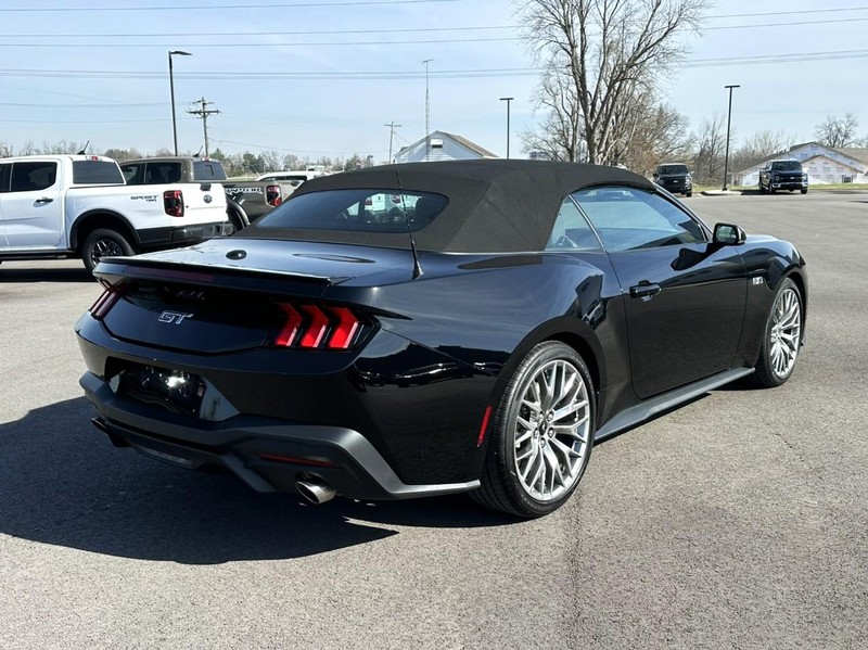 Ford Mustang Vehicle Full-screen Gallery Image 02