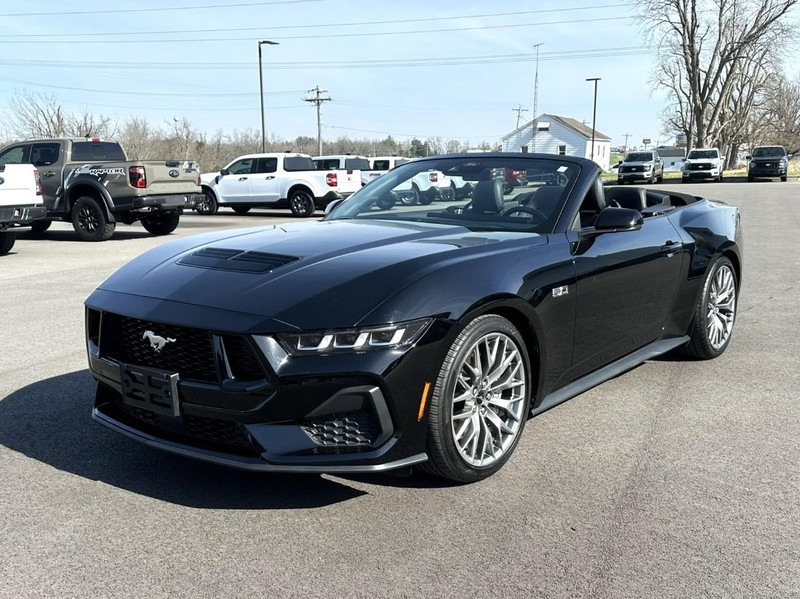 Ford Mustang Vehicle Full-screen Gallery Image 05