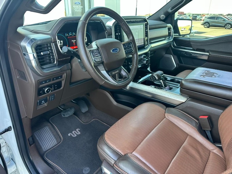 Ford F-150 Vehicle Full-screen Gallery Image 08