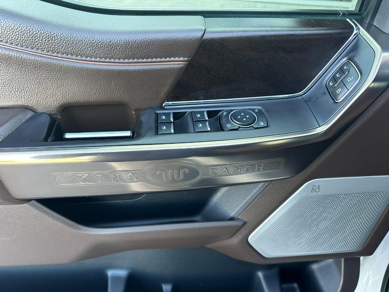 Ford F-150 Vehicle Full-screen Gallery Image 09