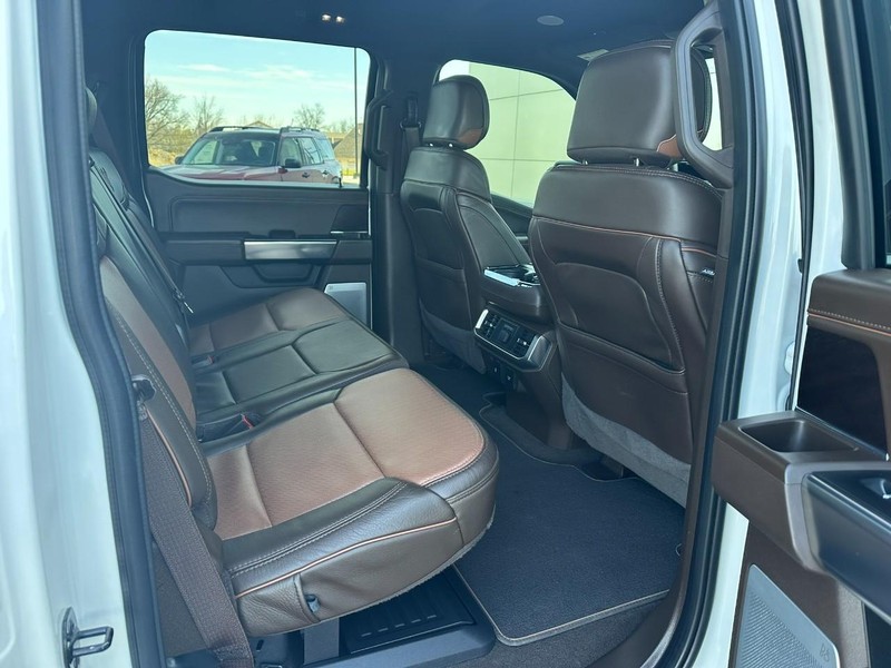 Ford F-150 Vehicle Full-screen Gallery Image 12