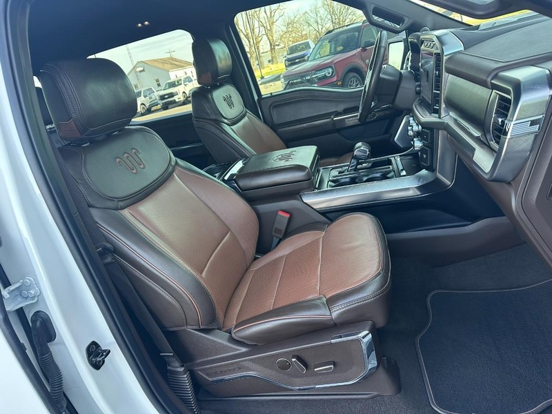 Ford F-150 Vehicle Full-screen Gallery Image 14