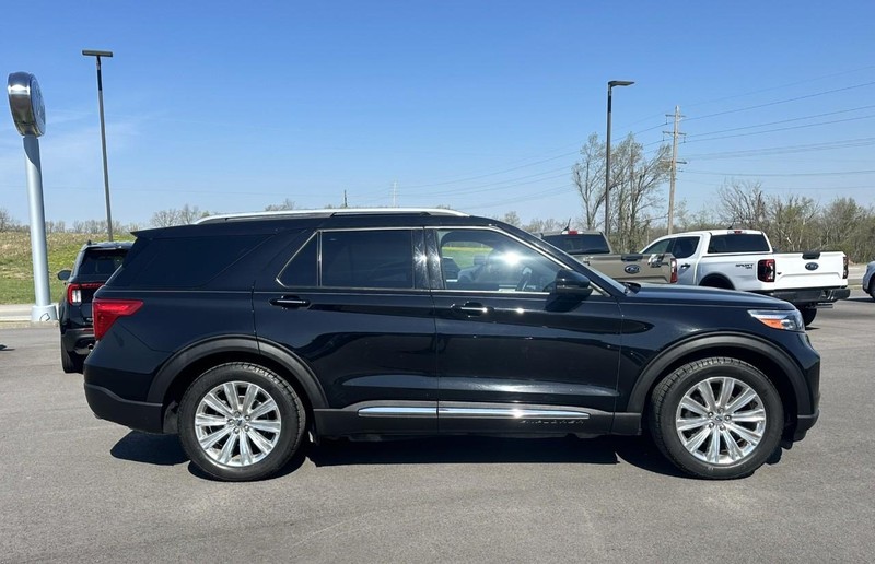 Ford Explorer Vehicle Full-screen Gallery Image 02