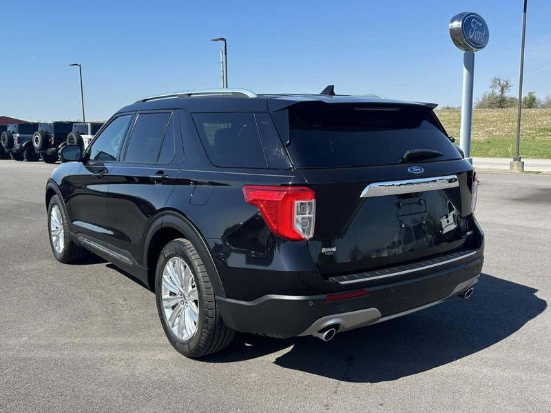 Ford Explorer Vehicle Full-screen Gallery Image 06