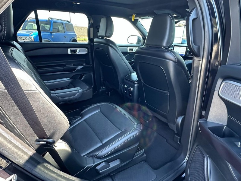 Ford Explorer Vehicle Full-screen Gallery Image 13