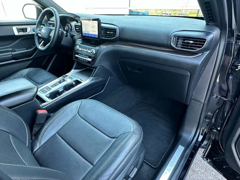 Ford Explorer Vehicle Full-screen Gallery Image 14