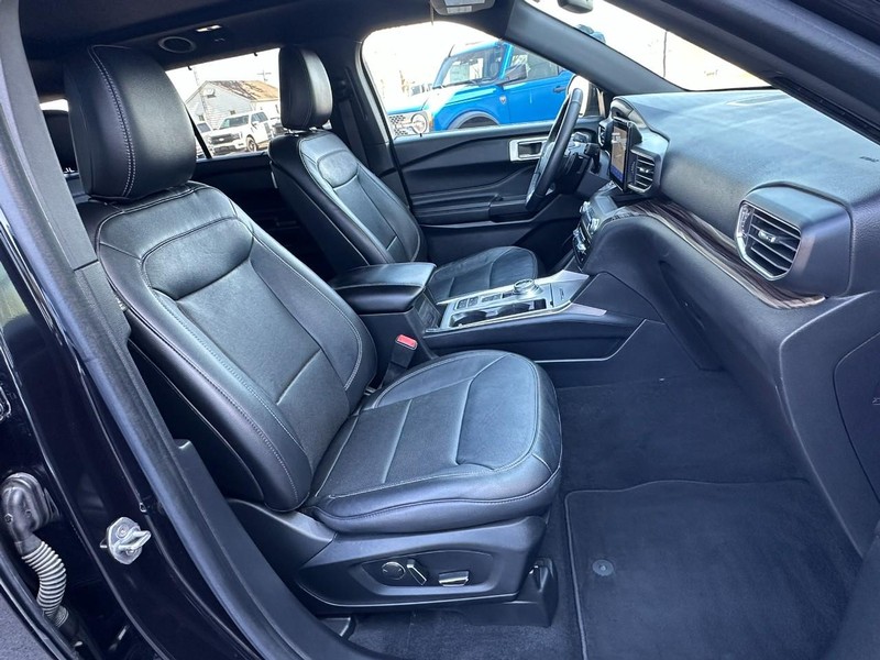 Ford Explorer Vehicle Full-screen Gallery Image 15