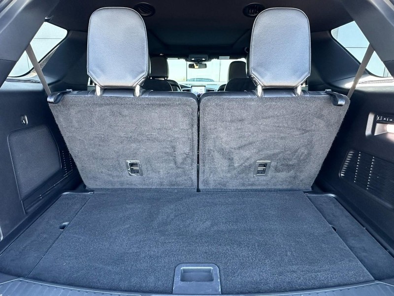 Ford Explorer Vehicle Full-screen Gallery Image 16