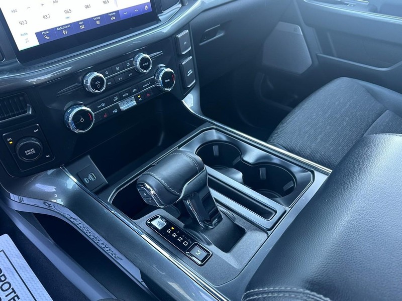 Ford F-150 Vehicle Full-screen Gallery Image 09