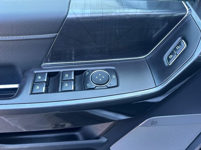 Ford F-150 Vehicle Full-screen Gallery Image 10