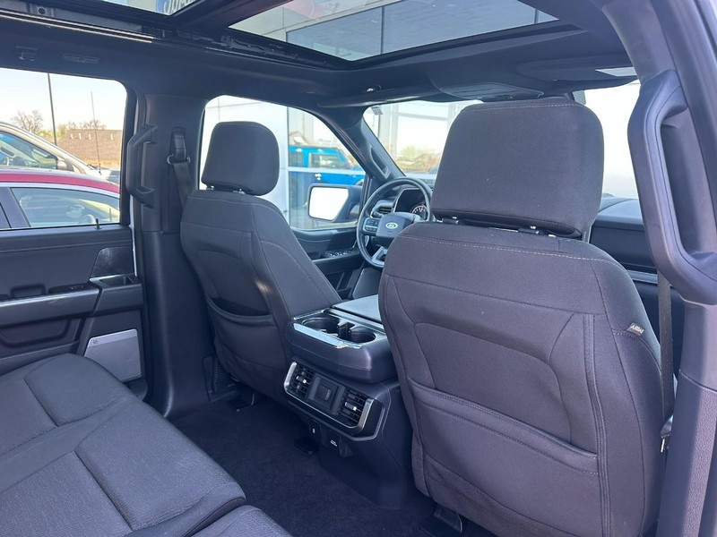 Ford F-150 Vehicle Full-screen Gallery Image 11