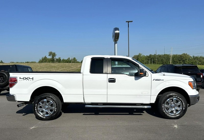 Ford F-150 Vehicle Full-screen Gallery Image 02
