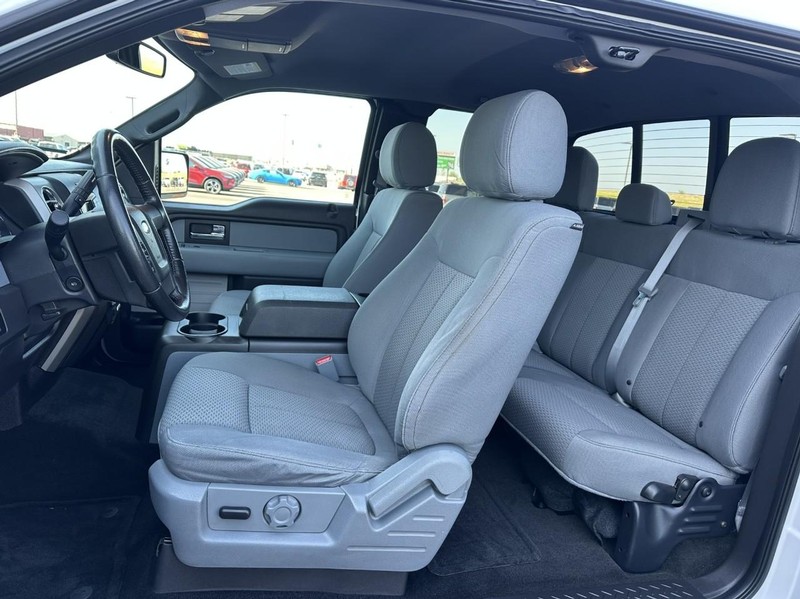 Ford F-150 Vehicle Full-screen Gallery Image 07